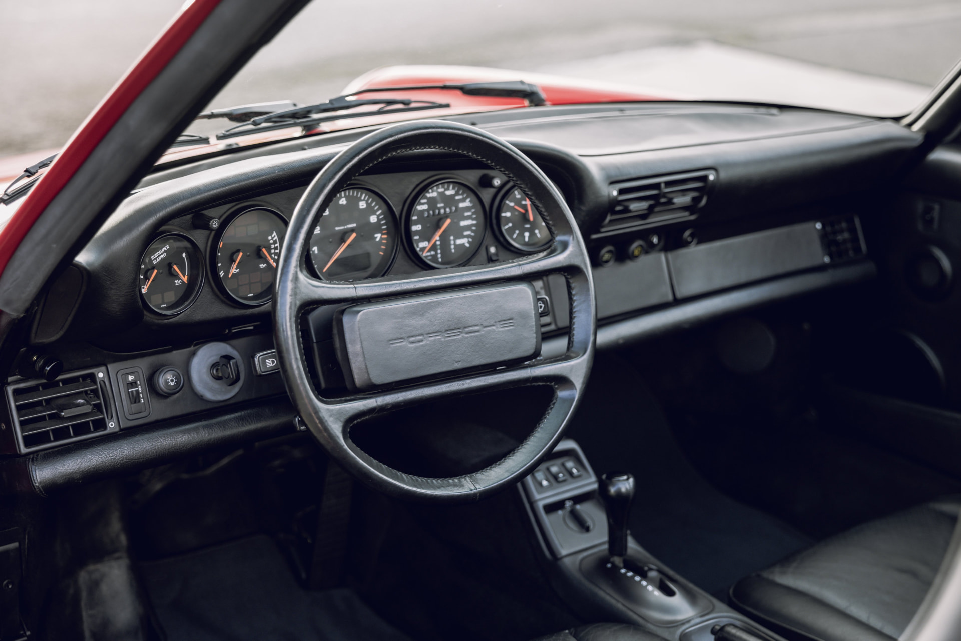Porsche 964 cabin, steering wheel and instrument cluster