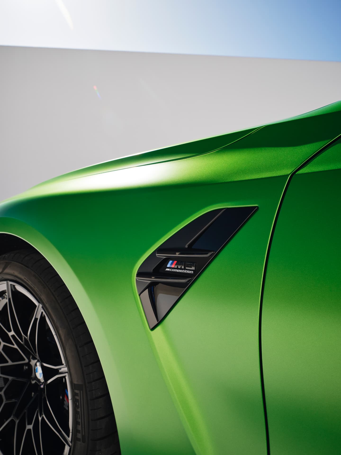 Fender air outlet and shoulder line of the BMW M3 G80