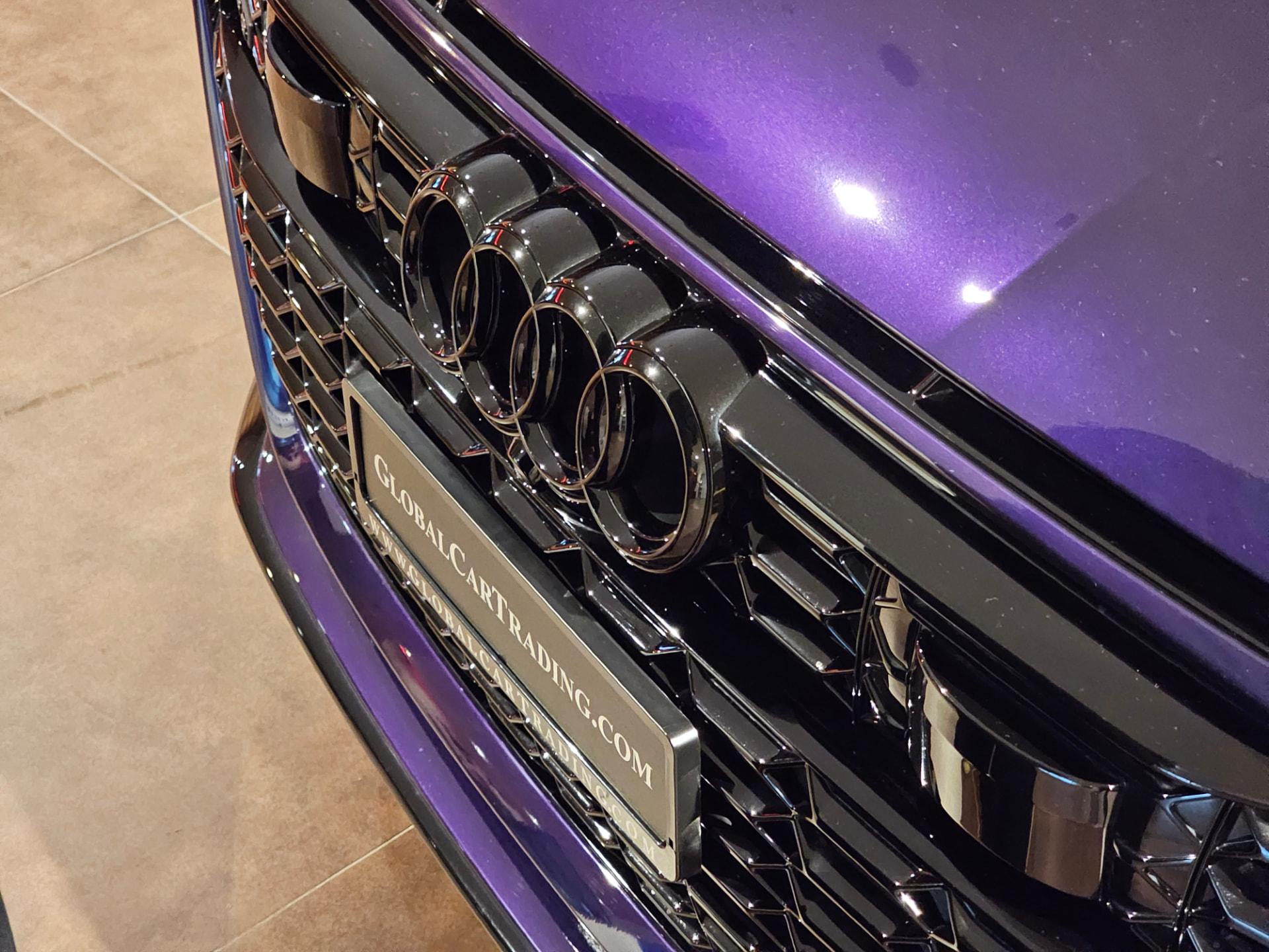 Front grille and rings of the Audi RS6 C8, cooling aperture detail